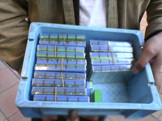 最近のやつは片手で持てるけど」 - 名波誠のブログ：名波誠のパチスロ